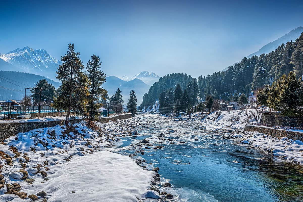 Featured image for Complete Luxury Winter Tour of Kashmir With Family tour package