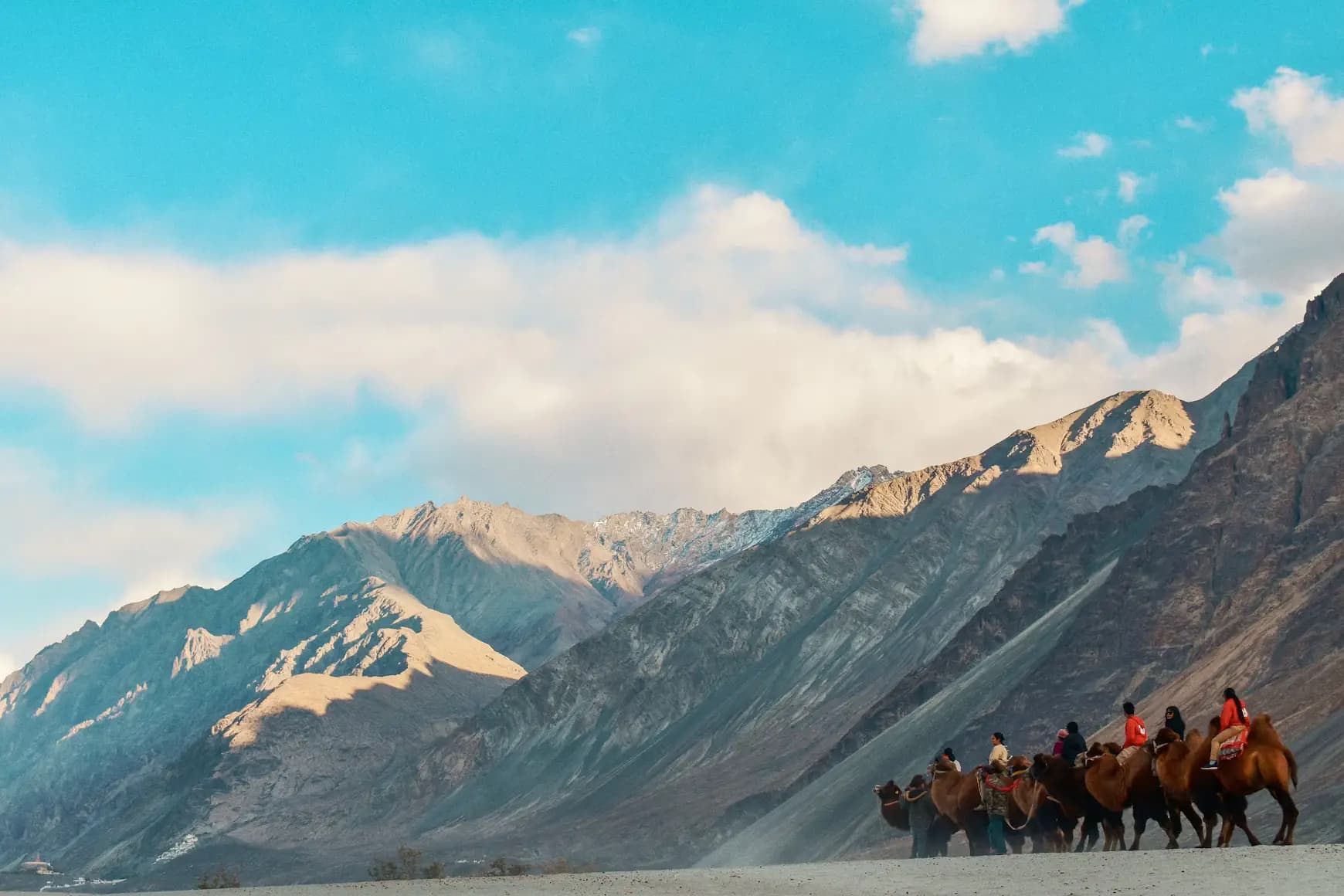 Stunning Kashmir landscape – Premium tours by Poise Travels