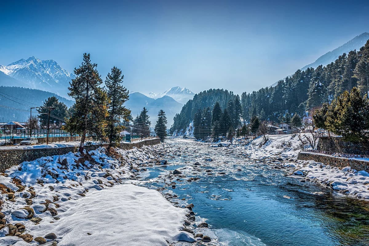 Complete Luxury Winter Tour of Kashmir With Family