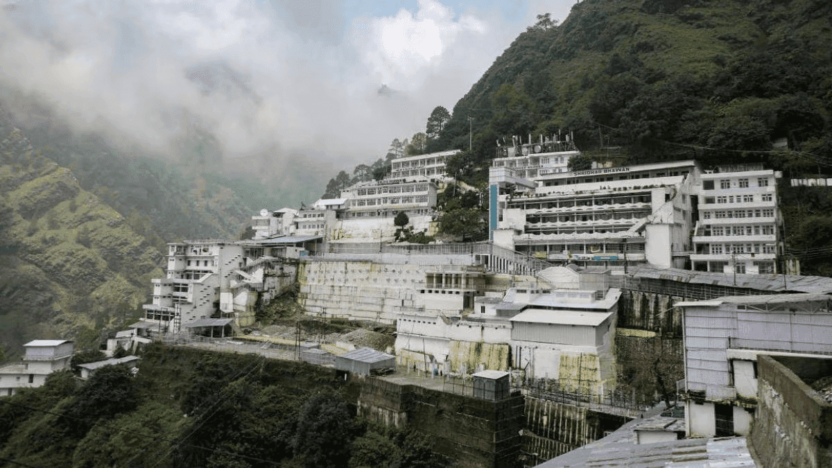 The Blessed Climb: Vaishno Devi Pilgrimage Experience
